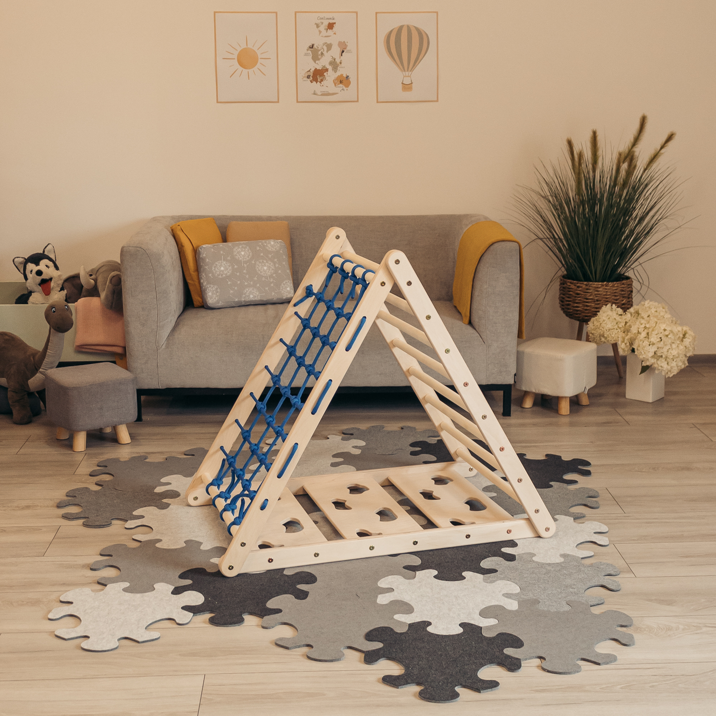 Kletterdreieck Klettertiger Tigerfels XL im Kinderzimmer: Montessori-Kletterspielzeug für Indoor-Bewegung und Motorikförderung